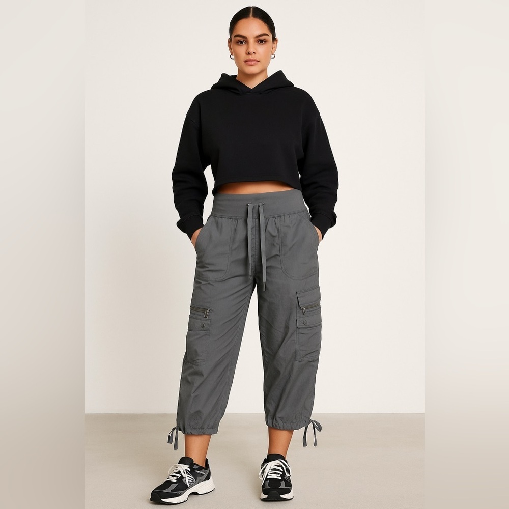 Vintage Y2K Saks Fifth Avenue Grey Cargo Pants Small High Rise Cropped Gorpcore